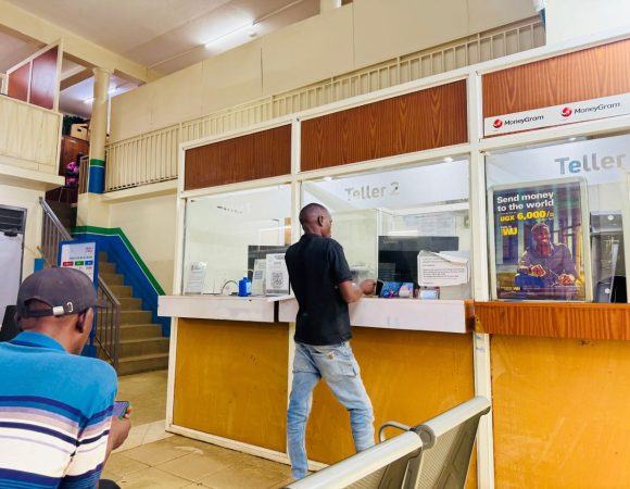 Where to exchange money in Fort Portal, Uganda